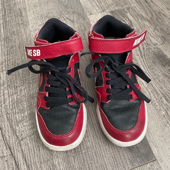 Nike Sneakers - Picture 2 of 3